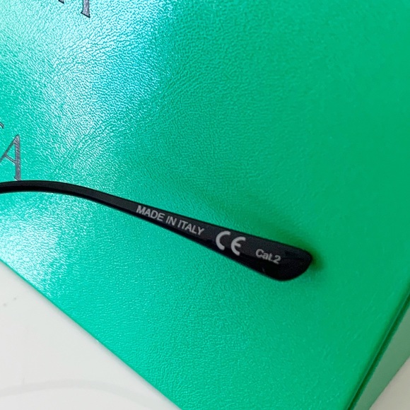 BOTTEGA VENETA Blue Sunglasses - Picture 11 of 12